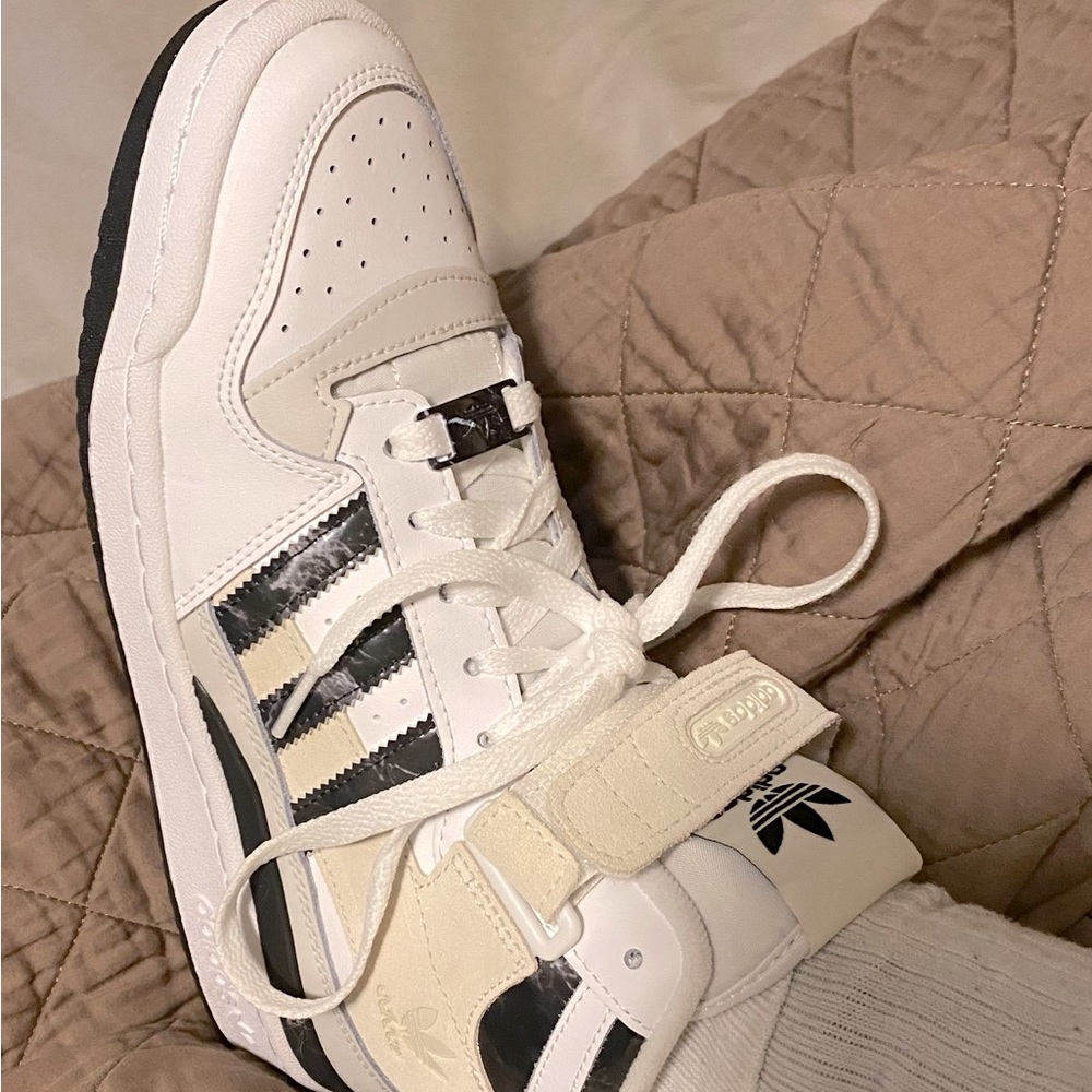 Brand new adidas forum mid!